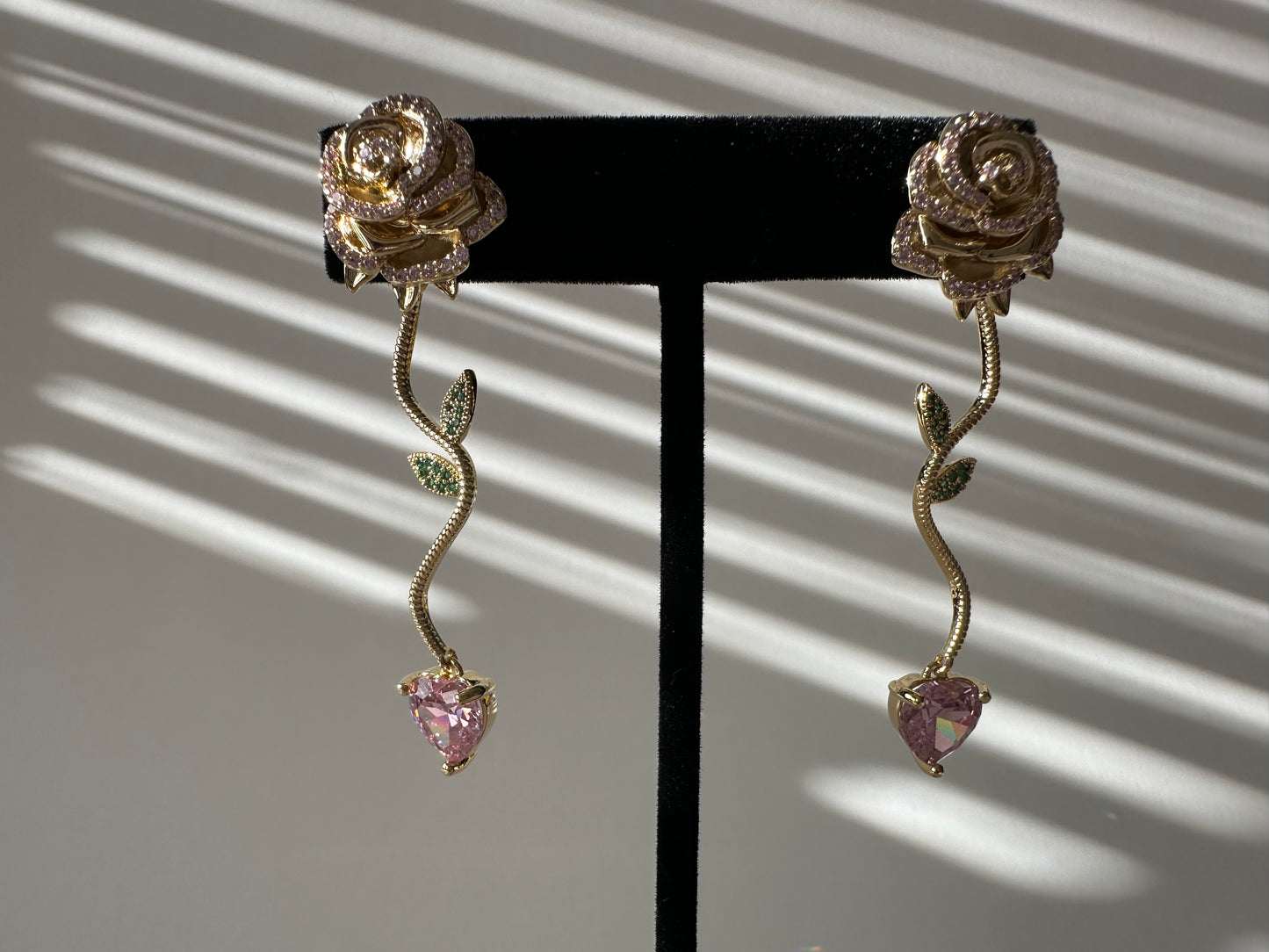 Rose and heart earrings - gold tone