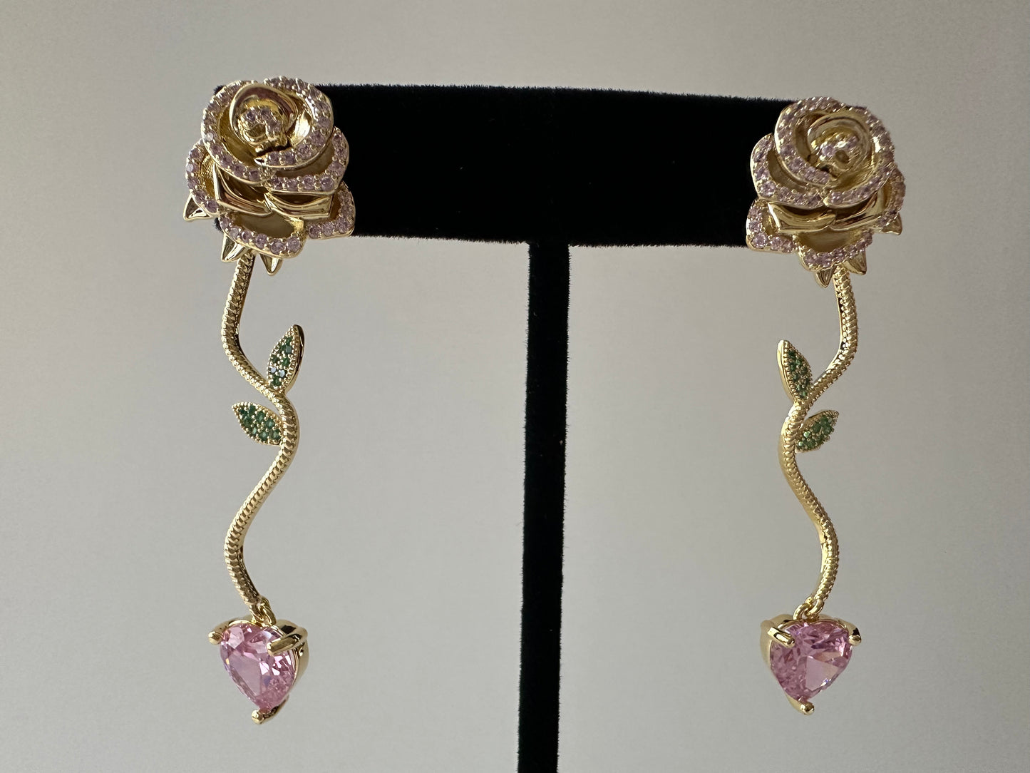 Rose and heart earrings - gold tone